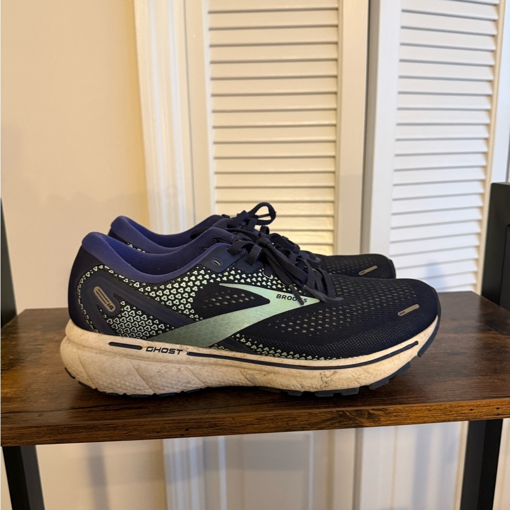Brooks Ghost 14 B Width (Women’s 10.5, Men’s 9)